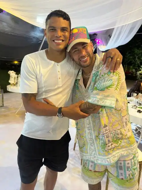 士和媒体将 士和媒体将